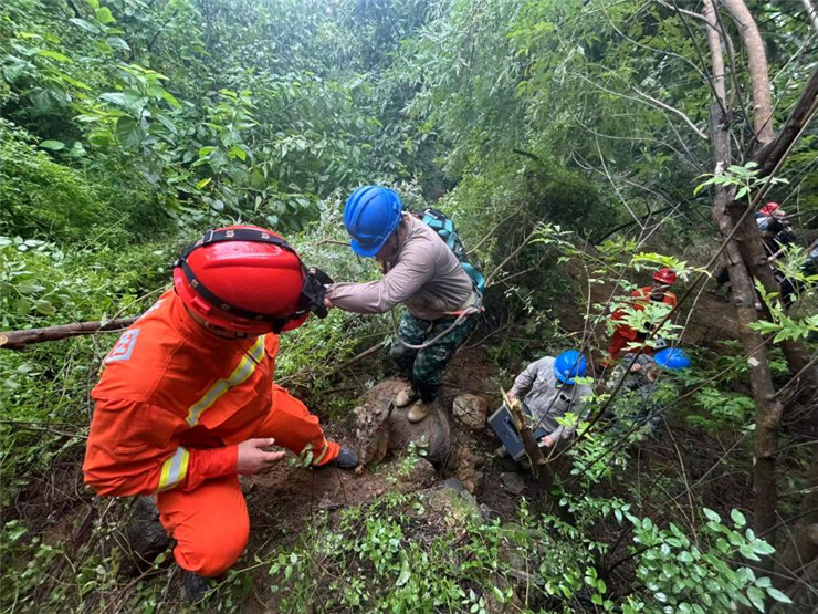 國(guó)家電網(wǎng)連續(xù)奮戰(zhàn)全力防汛救災(zāi)保供電